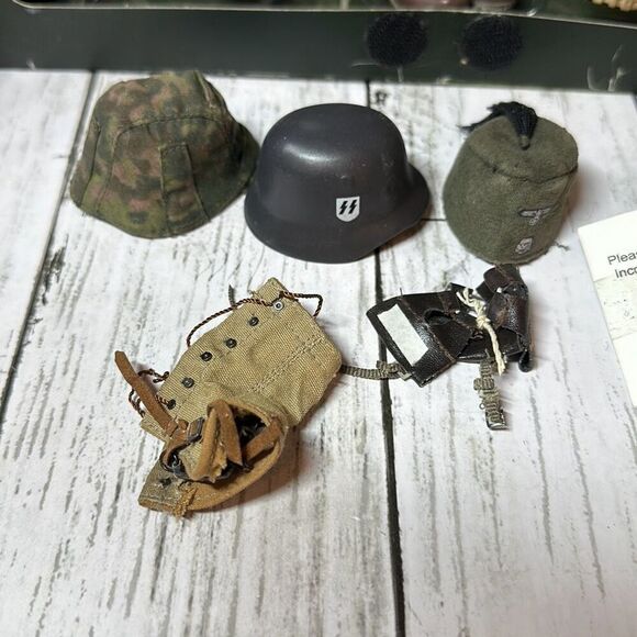 WWII German Handschar SS-Rottenfuhrer 1/6 Scale Slavo Juric Collectible Figure - Picture 4 of 15